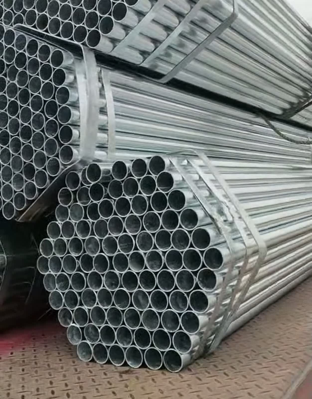Pre-galvanized round steel pipe stacked in bundles with square-cut ends